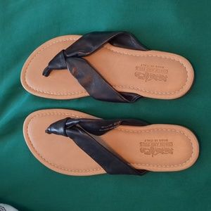 Coach and Four Black Leather thong sandal